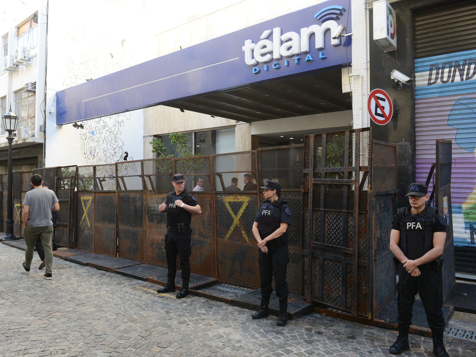 Buenos Aires  - Vallas en Télam. Foto Luciano Thieberger.