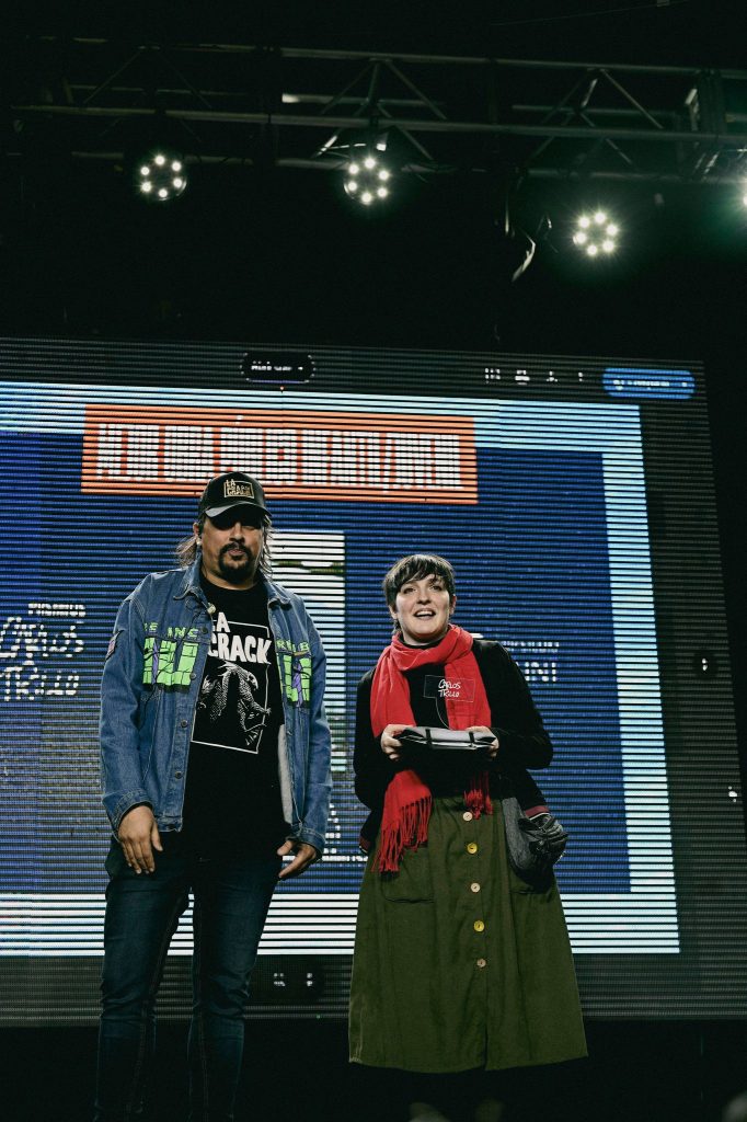 Dani Ruggeri recibe el premio Trillo en la categoría "Mejor Obra Publico Infantil/Juvenil" por su historieta "El otro lago". (Foto: Facebook de Crack Bang Boom)